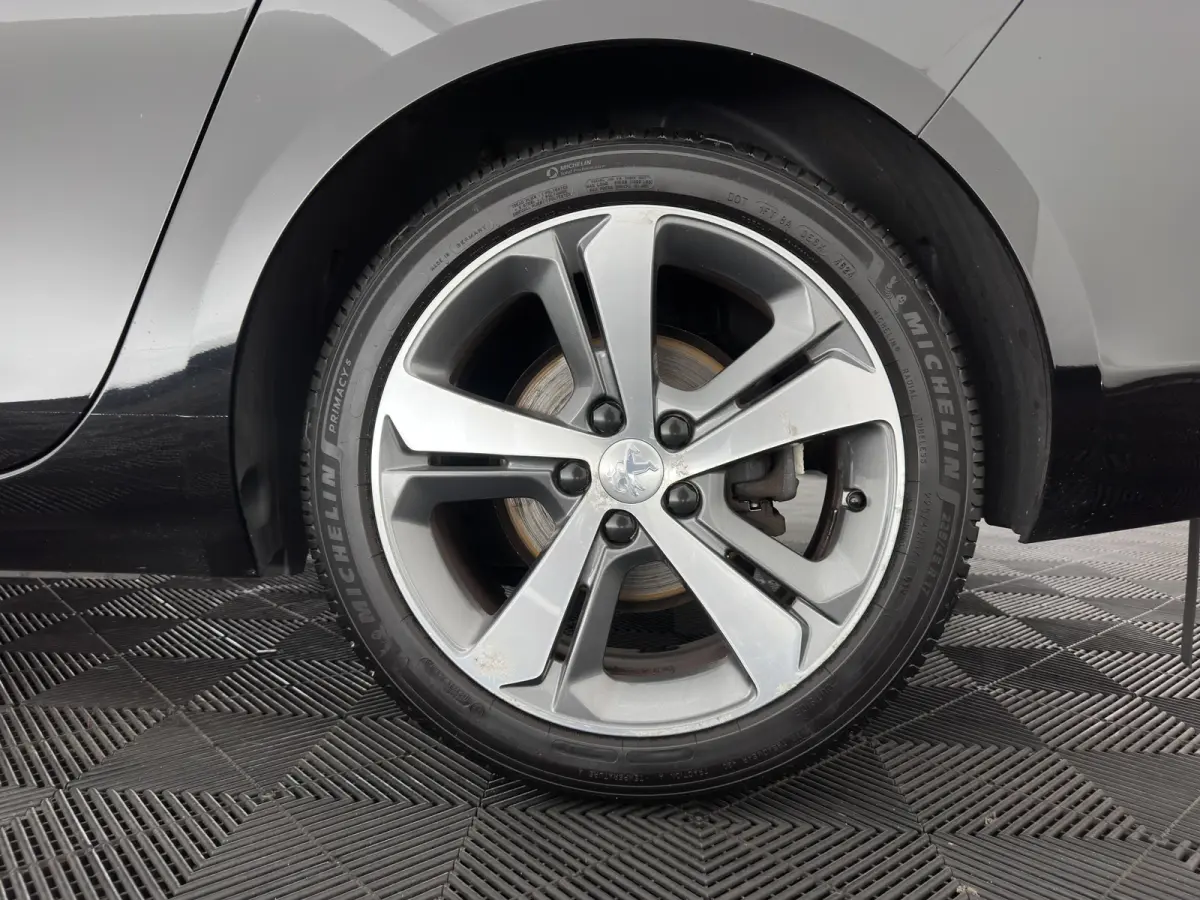 1.5 BlueHDi Blue Lease Premium (INCL.BTW) *PANO | LEATHER-MICROFIBRE | FULL-LED | DENON-AUDIO | BLIND-SPOT | SPORT-SEATS | NAVI-FULLMAP | KEYLESS | DAB | LANE-ASSIST | CAMERA | ECC | CARPLAY