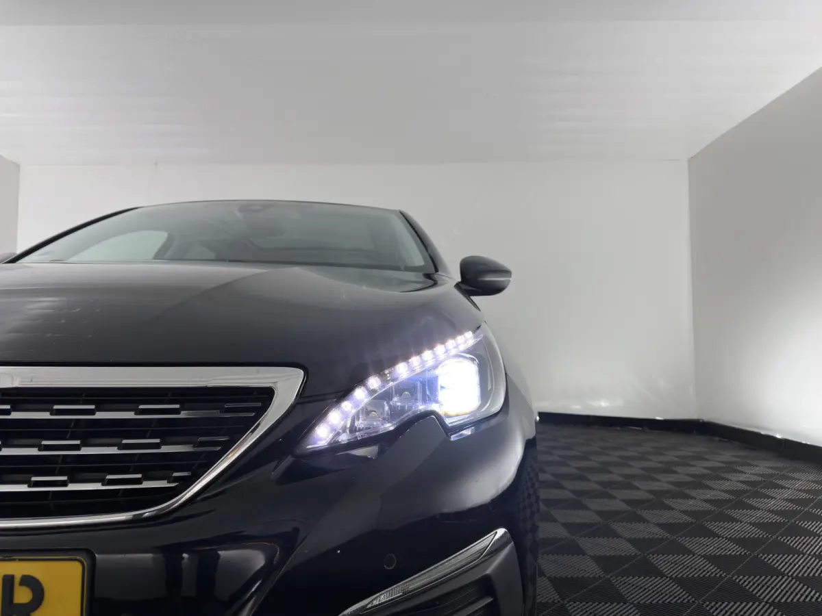 1.5 BlueHDi Blue Lease Premium (INCL.BTW) *PANO | LEATHER-MICROFIBRE | FULL-LED | DENON-AUDIO | BLIND-SPOT | SPORT-SEATS | NAVI-FULLMAP | KEYLESS | DAB | LANE-ASSIST | CAMERA | ECC | CARPLAY
