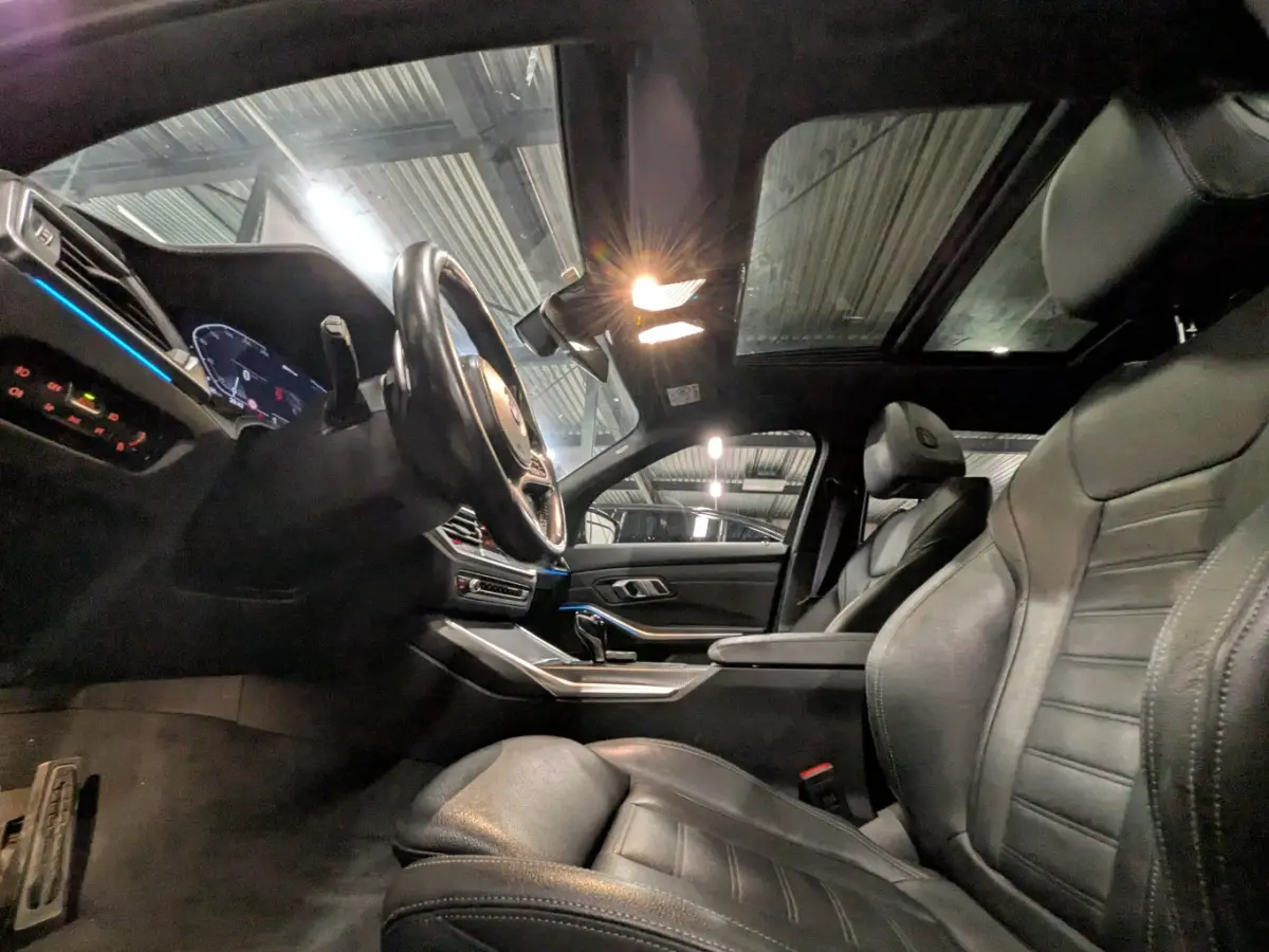320e Business Edition Plus M Sport Plus l 1e Eigenaar l Pano Dak l Leder l Head up l Trekhaak Elektr. l Adapt. Cr Control l Keyless l