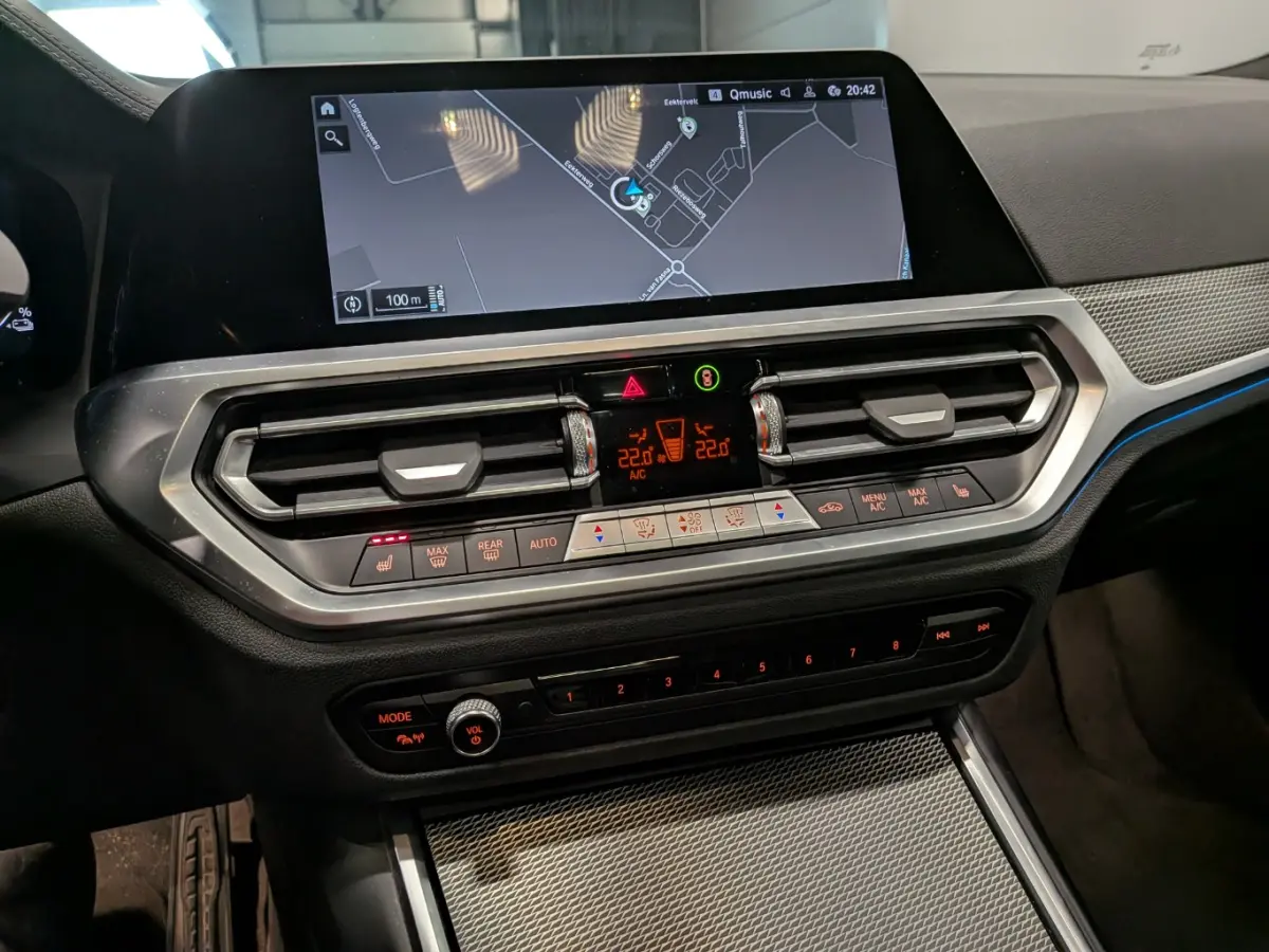 320e Business Edition Plus M Sport Plus l 1e Eigenaar l Pano Dak l Leder l Head up l Trekhaak Elektr. l Adapt. Cr Control l Keyless l