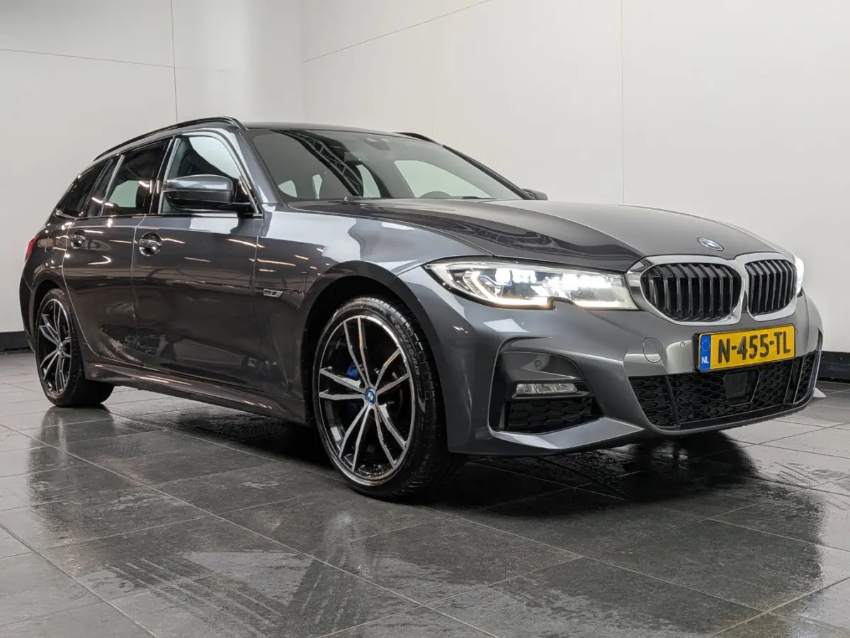 320e Business Edition Plus M Sport Plus l 1e Eigenaar l Pano Dak l Leder l Head up l Trekhaak Elektr. l Adapt. Cr Control l Keyless l