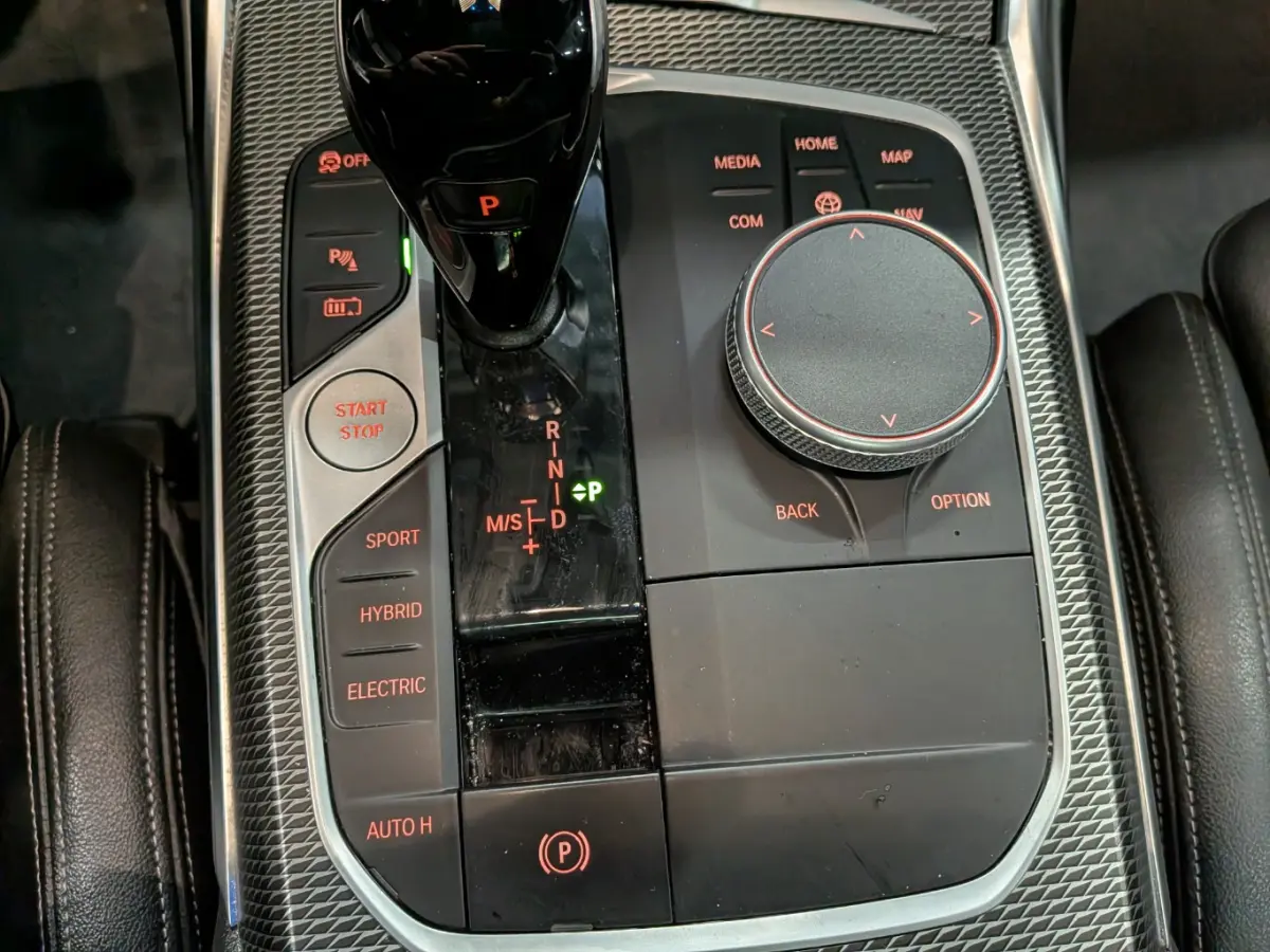 320e Business Edition Plus M Sport Plus l 1e Eigenaar l Pano Dak l Leder l Head up l Trekhaak Elektr. l Adapt. Cr Control l Keyless l