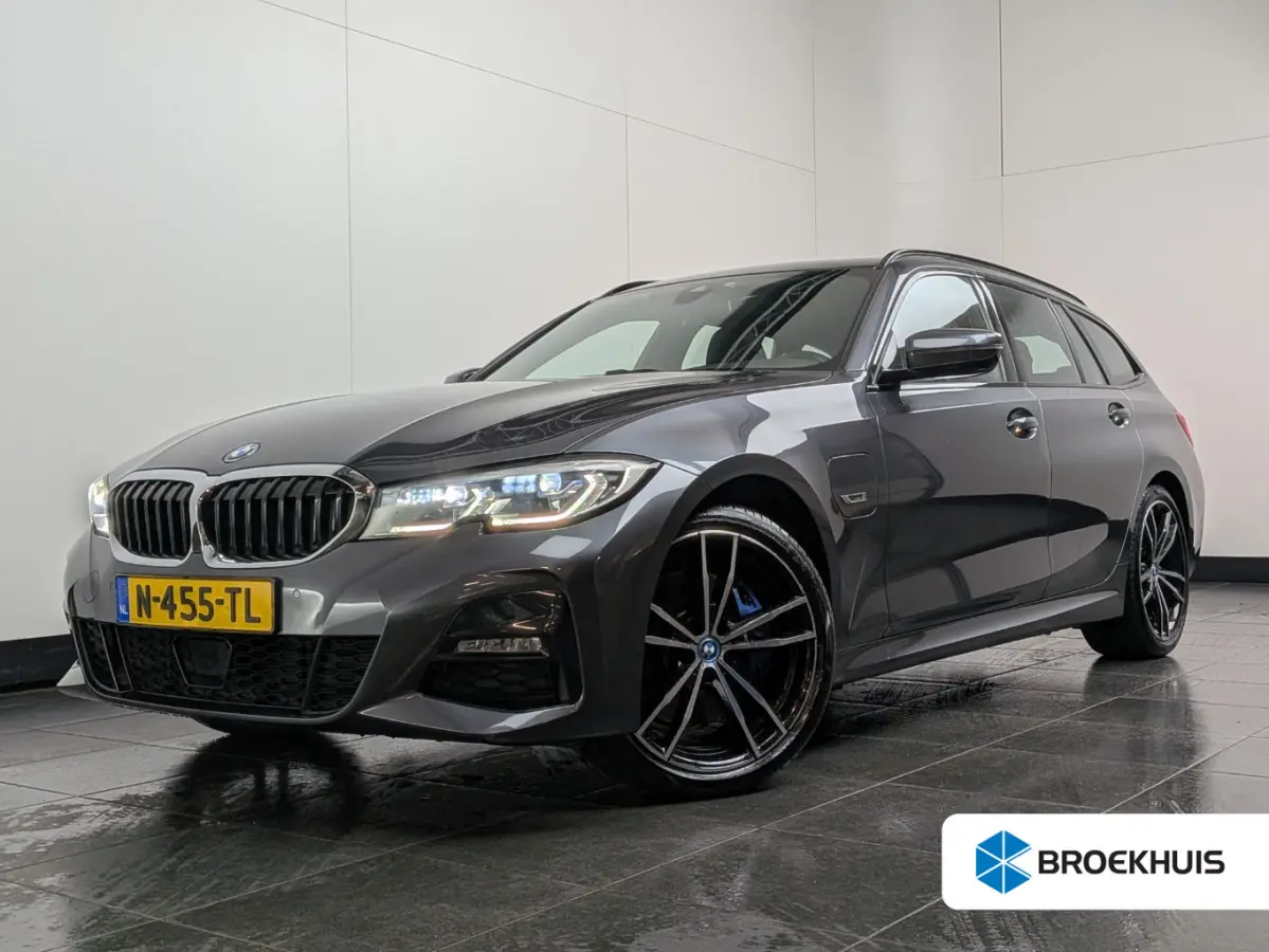 320e Business Edition Plus M Sport Plus l 1e Eigenaar l Pano Dak l Leder l Head up l Trekhaak Elektr. l Adapt. Cr Control l Keyless l