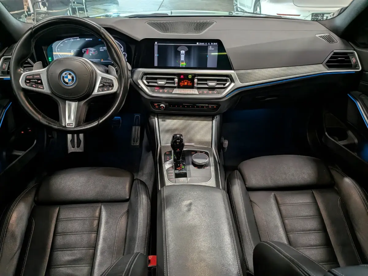 320e Business Edition Plus M Sport Plus l 1e Eigenaar l Pano Dak l Leder l Head up l Trekhaak Elektr. l Adapt. Cr Control l Keyless l