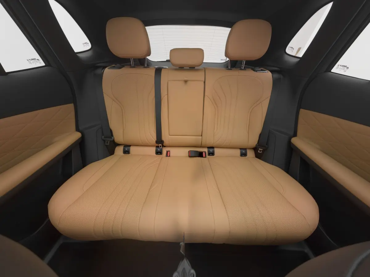 NEW | 1.5 Max+ | 18x BESCHIKBAAR | BRUIN LEDER | PANO | HUD | ADAPTIVE | STOEL- EN STUURVERW. + VENT. + MASSAGE