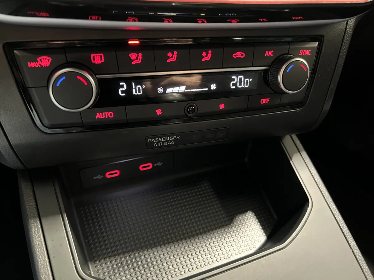 1.0 EcoTSI FR | Android/Apple Carplay | LM Velgen 17" | Cruise Control | PDC Voor en Achter | Full LED Verlichting | Airco |