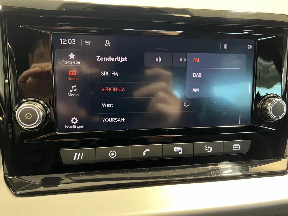 1.0 EcoTSI FR | Android/Apple Carplay | LM Velgen 17" | Cruise Control | PDC Voor en Achter | Full LED Verlichting | Airco |