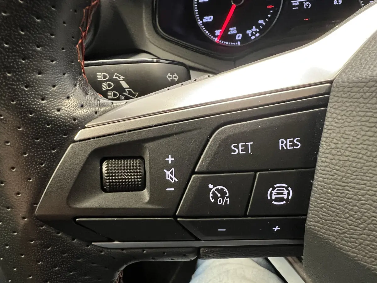 1.0 EcoTSI FR | Android/Apple Carplay | LM Velgen 17" | Cruise Control | PDC Voor en Achter | Full LED Verlichting | Airco |