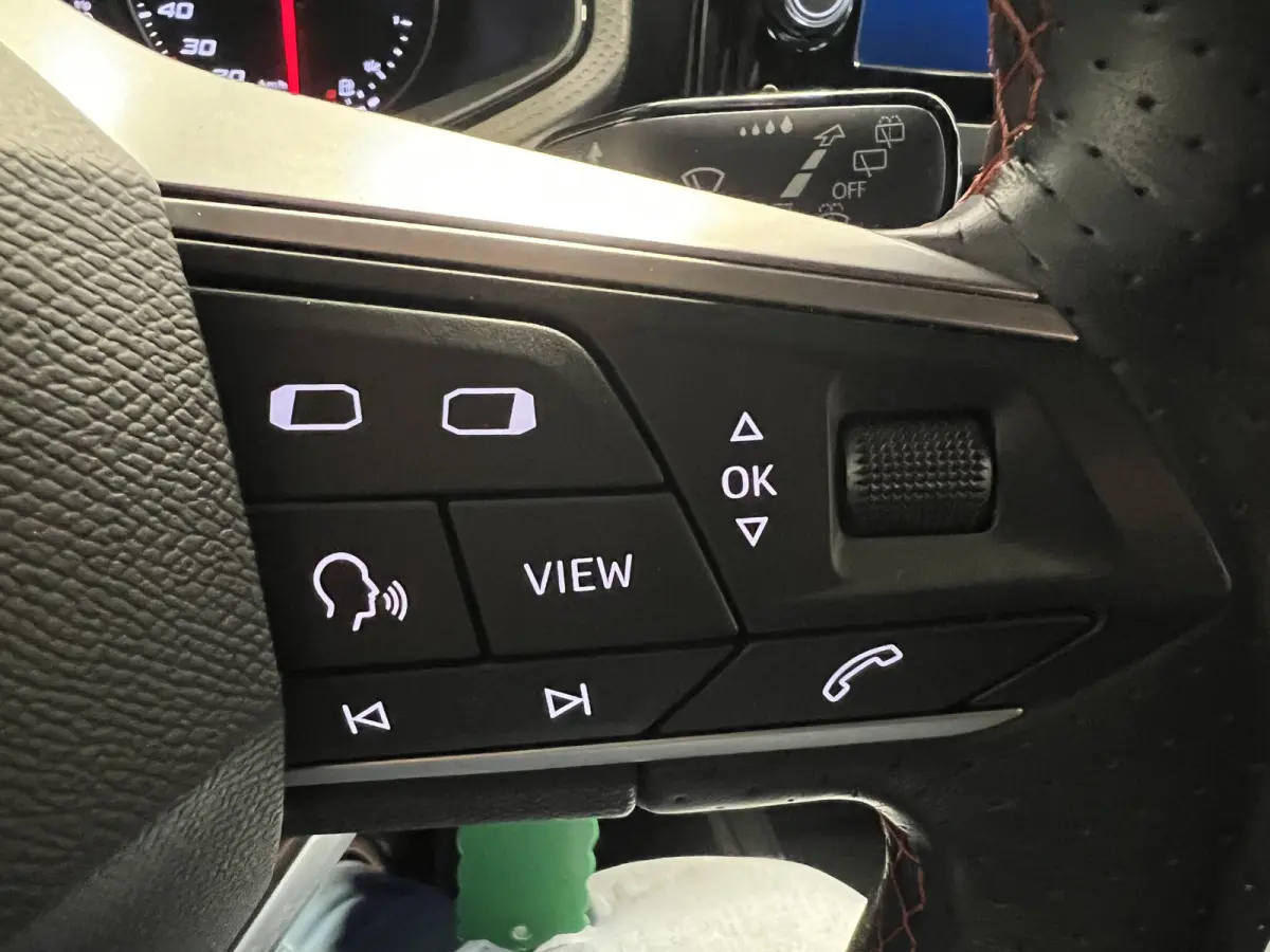 1.0 EcoTSI FR | Android/Apple Carplay | LM Velgen 17" | Cruise Control | PDC Voor en Achter | Full LED Verlichting | Airco |