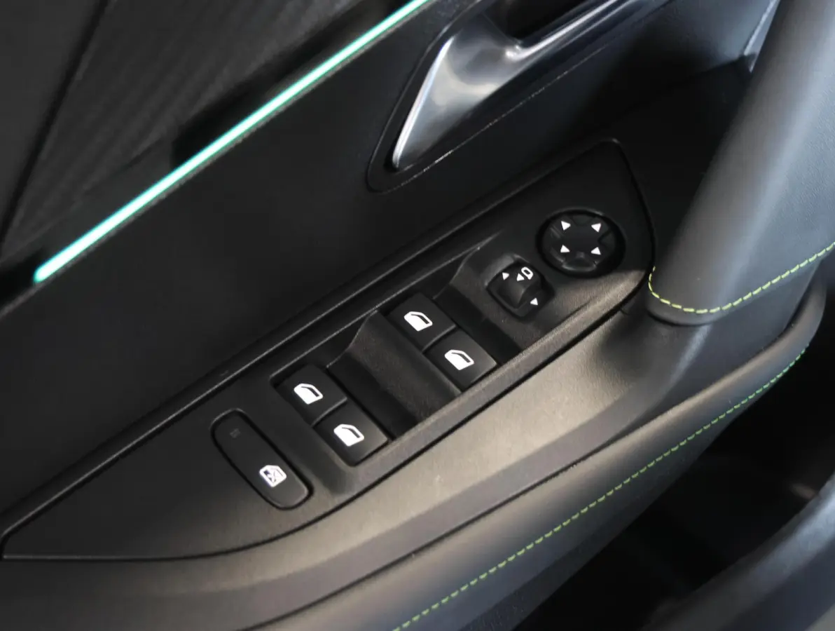 EV GT Avantage 54 kWh 156PK | AppleCarPlay/AndroidAuto | Climate Control | Adaptive Cruise Control | 360'Camera | FULL LED | Navigatie | LMV | Parkeersensoren | Privacy Glass | Isofix | Two-