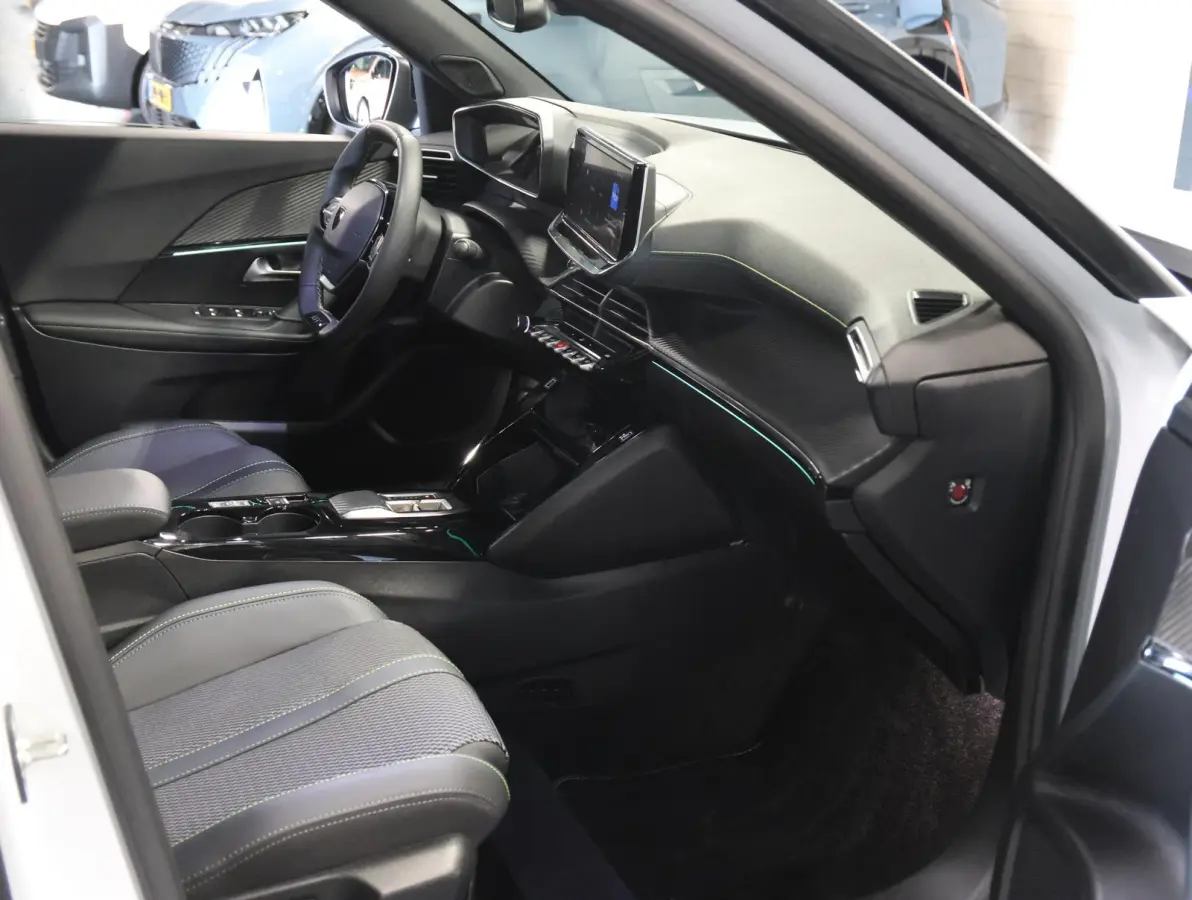 EV GT Avantage 54 kWh 156PK | AppleCarPlay/AndroidAuto | Climate Control | Adaptive Cruise Control | 360'Camera | FULL LED | Navigatie | LMV | Parkeersensoren | Privacy Glass | Isofix | Two-