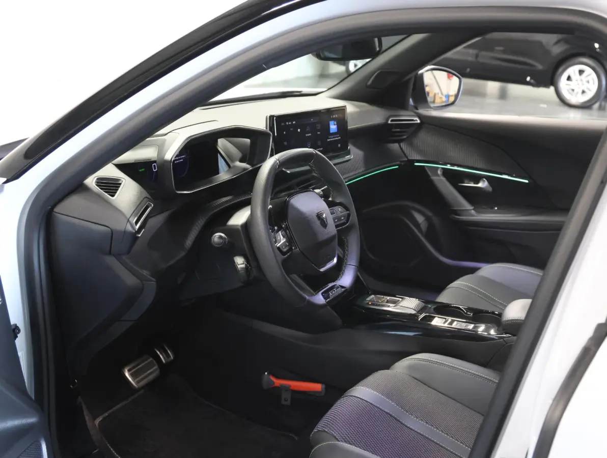 EV GT Avantage 54 kWh 156PK | AppleCarPlay/AndroidAuto | Climate Control | Adaptive Cruise Control | 360'Camera | FULL LED | Navigatie | LMV | Parkeersensoren | Privacy Glass | Isofix | Two-