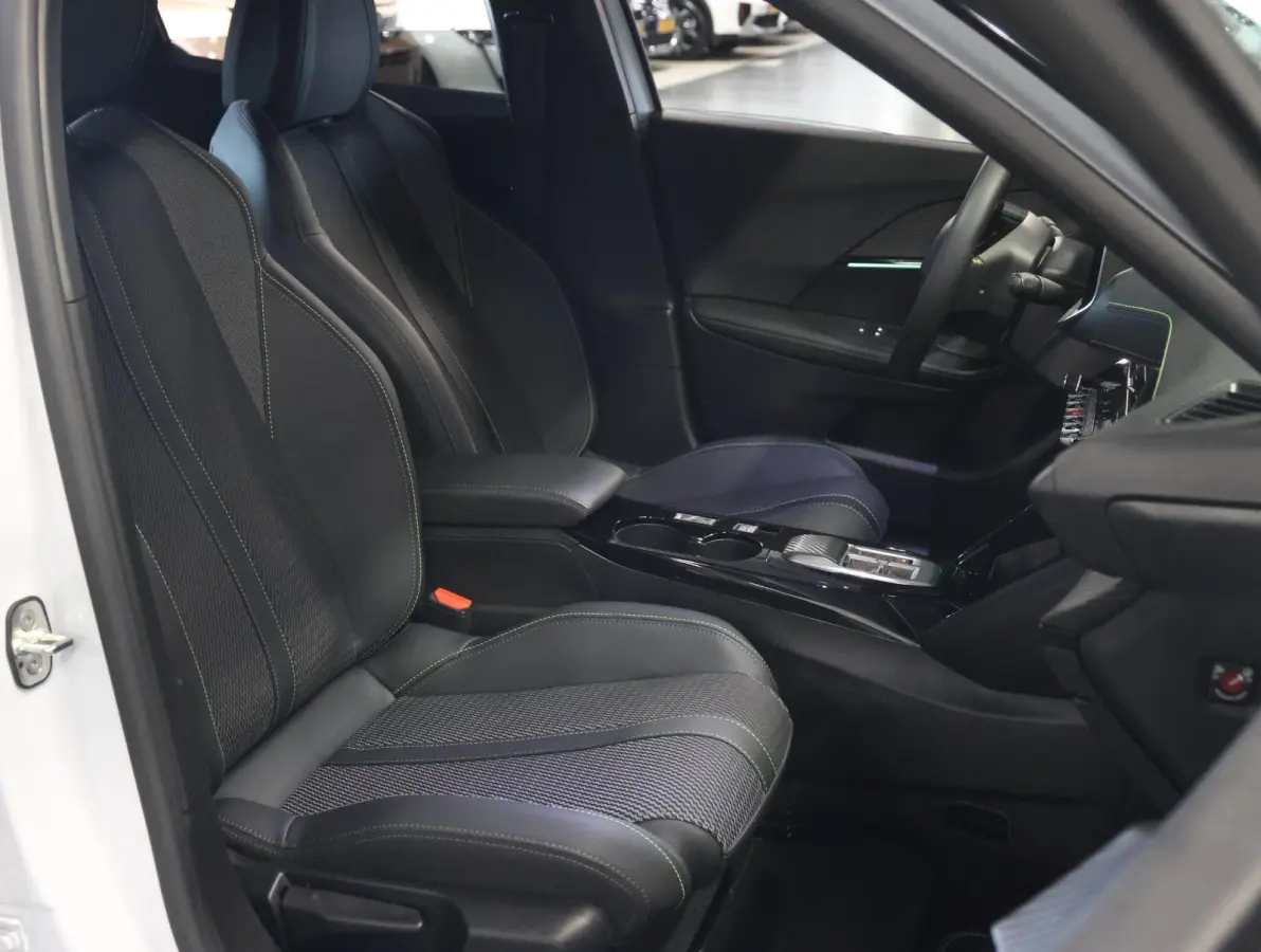 EV GT Avantage 54 kWh 156PK | AppleCarPlay/AndroidAuto | Climate Control | Adaptive Cruise Control | 360'Camera | FULL LED | Navigatie | LMV | Parkeersensoren | Privacy Glass | Isofix | Two-