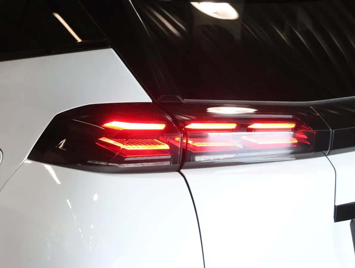EV GT Avantage 54 kWh 156PK | AppleCarPlay/AndroidAuto | Climate Control | Adaptive Cruise Control | 360'Camera | FULL LED | Navigatie | LMV | Parkeersensoren | Privacy Glass | Isofix | Two-