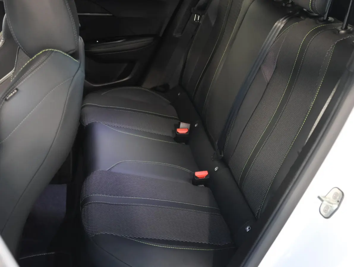 EV GT Avantage 54 kWh 156PK | AppleCarPlay/AndroidAuto | Climate Control | Adaptive Cruise Control | 360'Camera | FULL LED | Navigatie | LMV | Parkeersensoren | Privacy Glass | Isofix | Two-