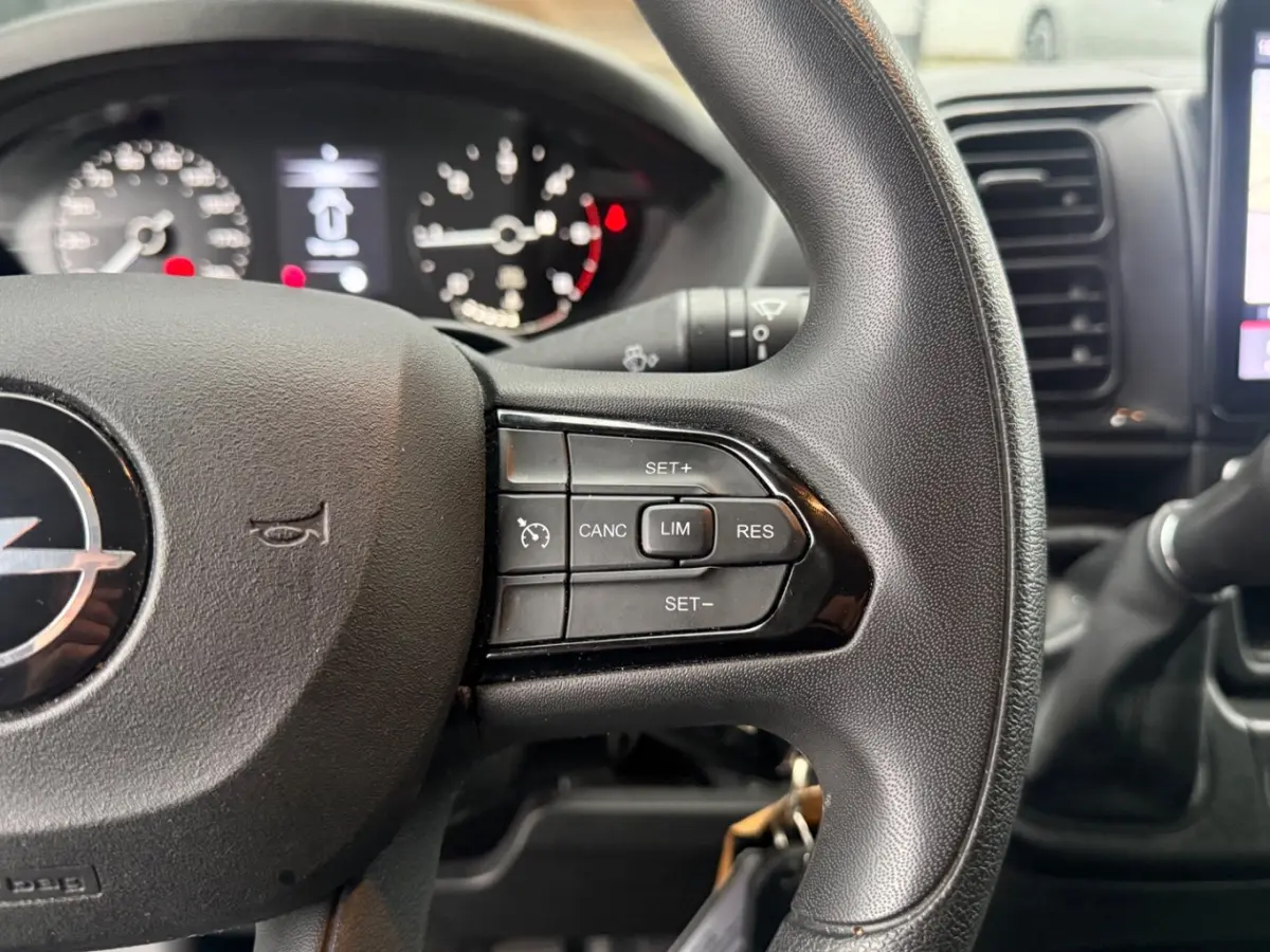 2.2 140pk AUTOMAAT L3H2 3.5t | Achteruitrijcamera | Airco | Apple carplay