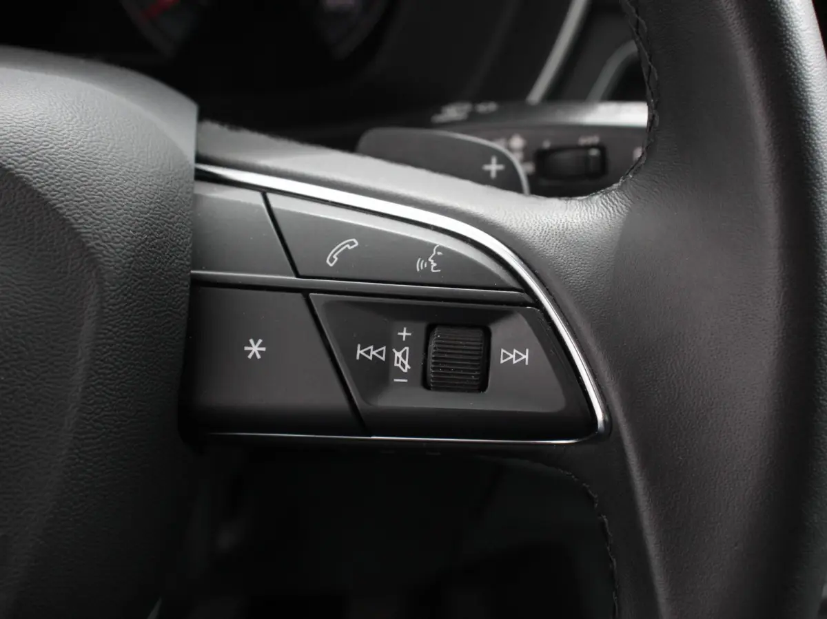 40 TFSI 205pk Automaat S Line Plus Navigatie Climate Control Cruise control Lichtmetalen velgen Stoelverwarming Parkeersensoren Elektrische achterklep