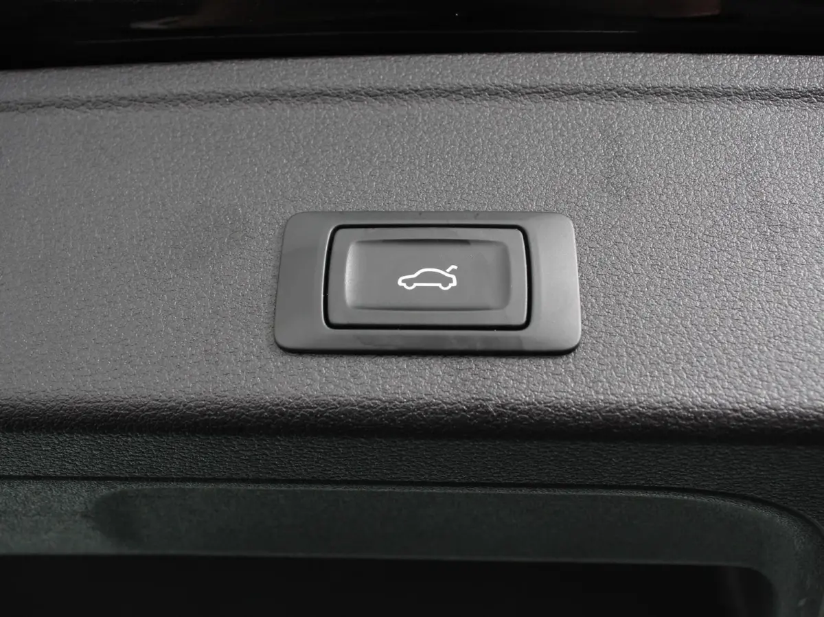 40 TFSI 205pk Automaat S Line Plus Navigatie Climate Control Cruise control Lichtmetalen velgen Stoelverwarming Parkeersensoren Elektrische achterklep