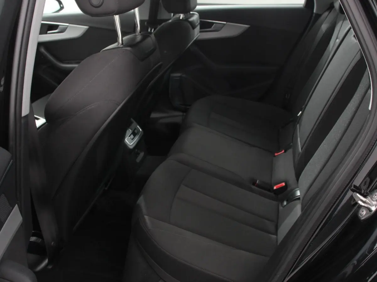 40 TFSI 205pk Automaat S Line Plus Navigatie Climate Control Cruise control Lichtmetalen velgen Stoelverwarming Parkeersensoren Elektrische achterklep