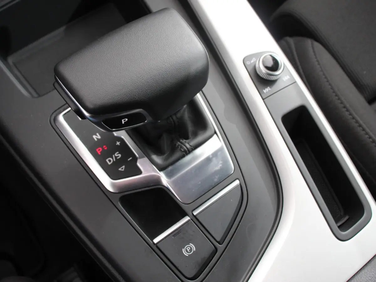 40 TFSI 205pk Automaat S Line Plus Navigatie Climate Control Cruise control Lichtmetalen velgen Stoelverwarming Parkeersensoren Elektrische achterklep