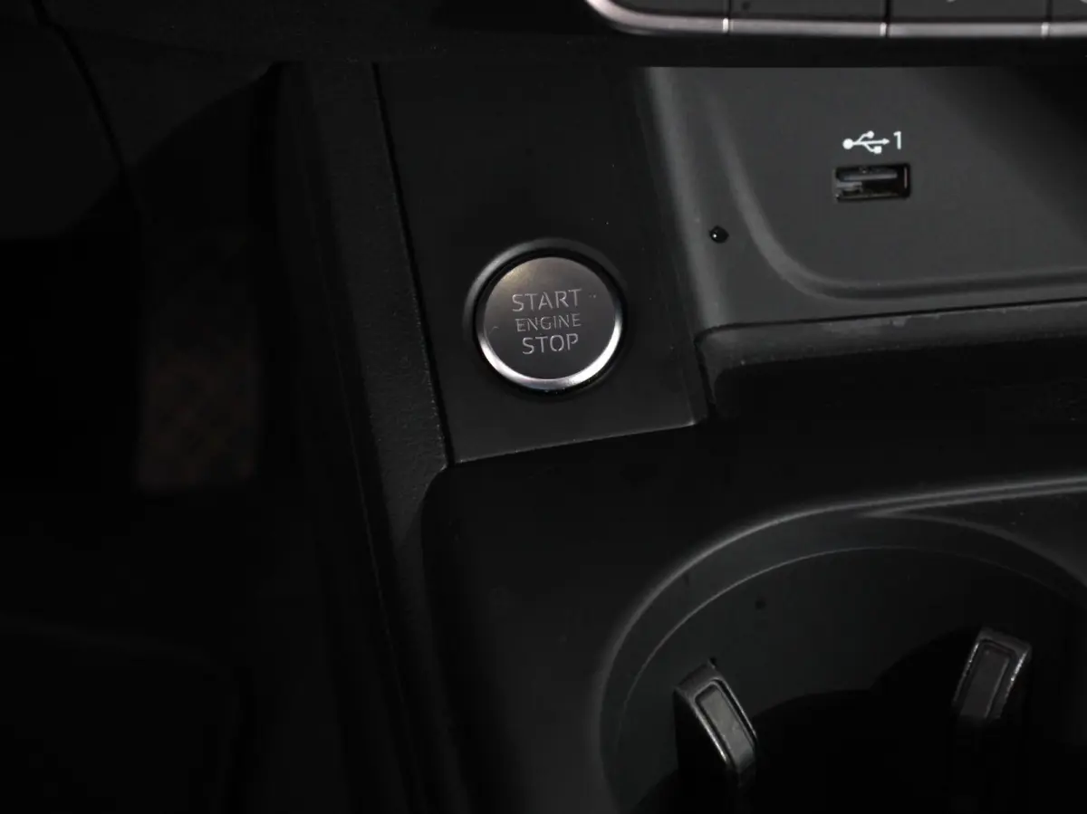 40 TFSI 205pk Automaat S Line Plus Navigatie Climate Control Cruise control Lichtmetalen velgen Stoelverwarming Parkeersensoren Elektrische achterklep
