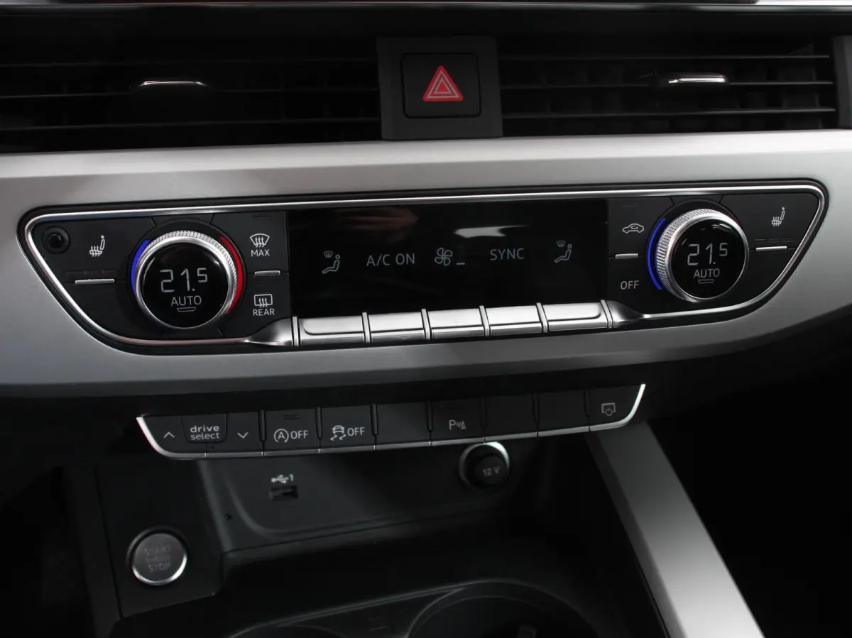 40 TFSI 205pk Automaat S Line Plus Navigatie Climate Control Cruise control Lichtmetalen velgen Stoelverwarming Parkeersensoren Elektrische achterklep