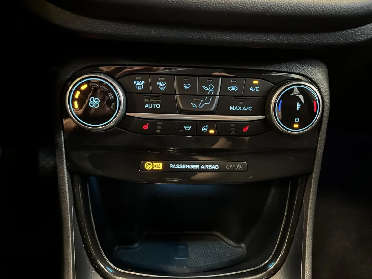 1.0 EcoBoost Titanium Climate control Cruise control LED Parkeersensor achter Stoel + Stuur verwarming Navigatie Apple Carplay/ Android Auto
