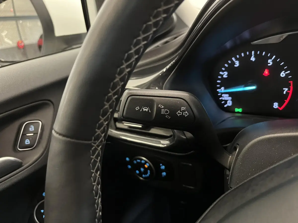 1.0 EcoBoost Titanium Climate control Cruise control LED Parkeersensor achter Stoel + Stuur verwarming Navigatie Apple Carplay/ Android Auto