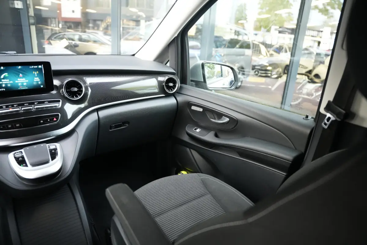 220d Lang DC Dubbele Cabine | BTW | Camera | CarPlay | Stoelverwarming | Cruise | Allseason