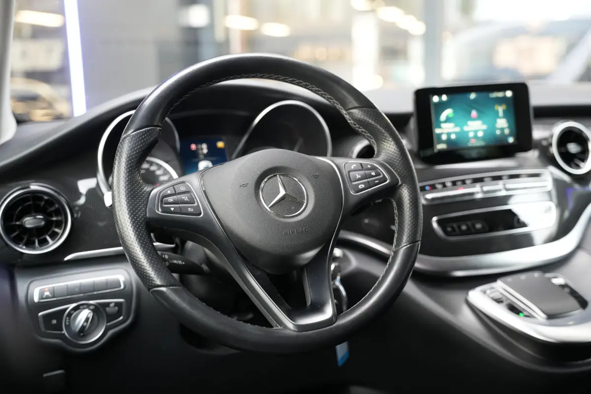 220d Lang DC Dubbele Cabine | BTW | Camera | CarPlay | Stoelverwarming | Cruise | Allseason