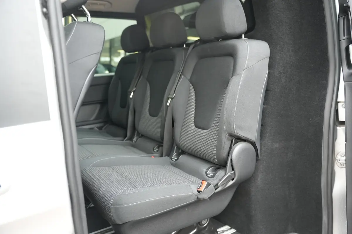 220d Lang DC Dubbele Cabine | BTW | Camera | CarPlay | Stoelverwarming | Cruise | Allseason