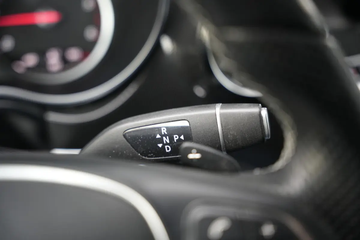 220d Lang DC Dubbele Cabine | BTW | Camera | CarPlay | Stoelverwarming | Cruise | Allseason