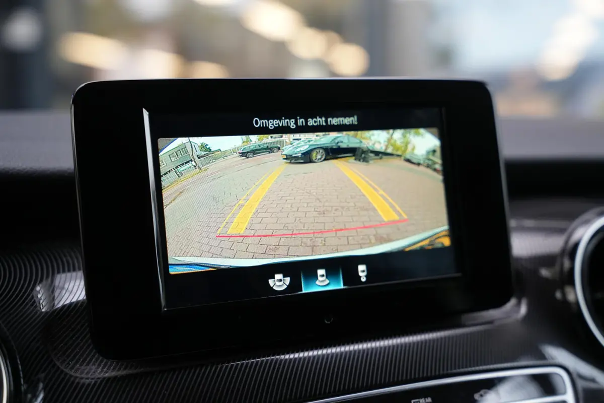 220d Lang DC Dubbele Cabine | BTW | Camera | CarPlay | Stoelverwarming | Cruise | Allseason