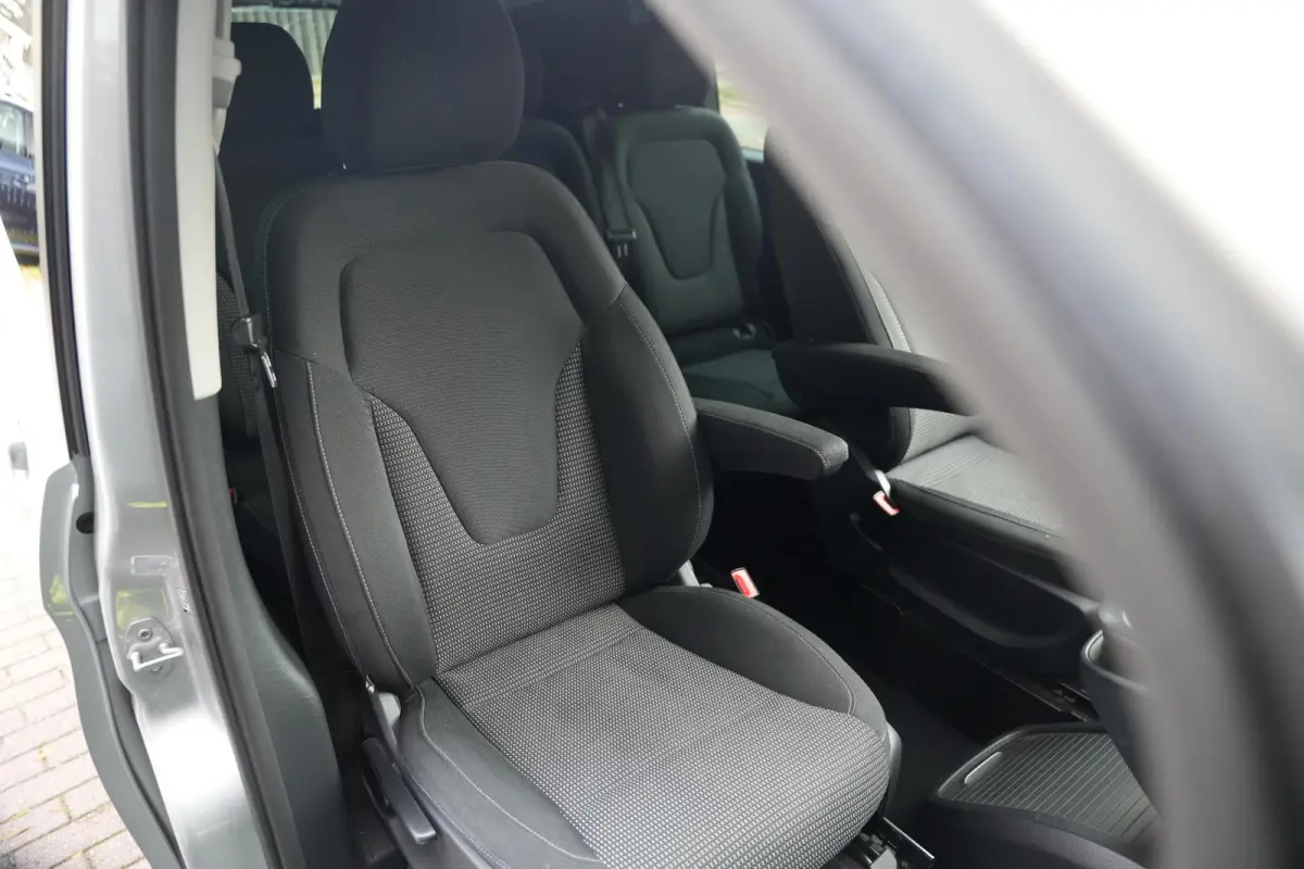 220d Lang DC Dubbele Cabine | BTW | Camera | CarPlay | Stoelverwarming | Cruise | Allseason