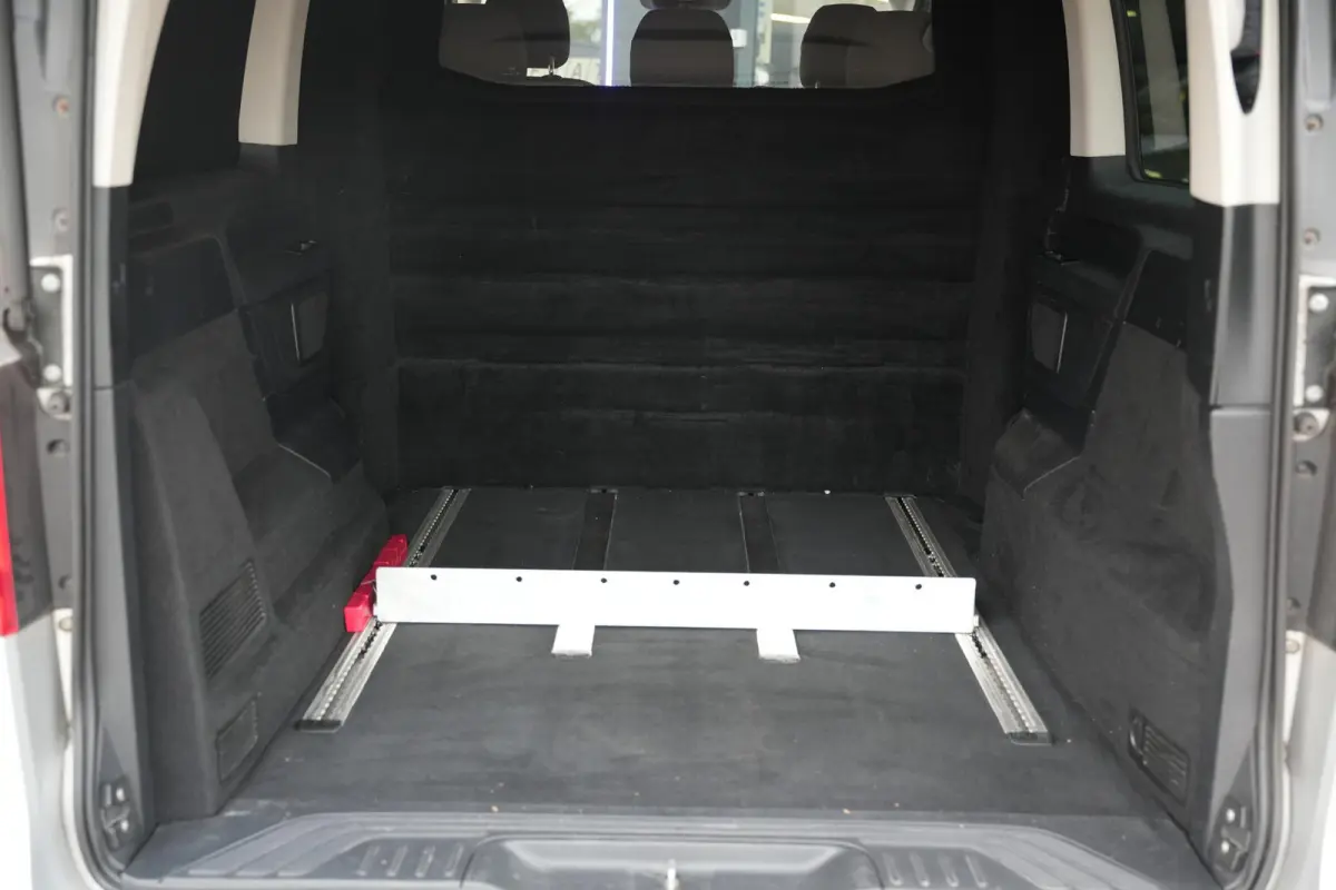 220d Lang DC Dubbele Cabine | BTW | Camera | CarPlay | Stoelverwarming | Cruise | Allseason