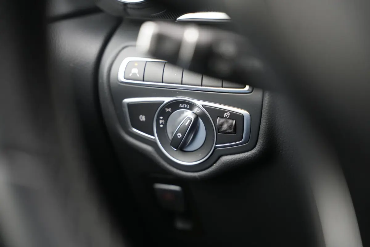 220d Lang DC Dubbele Cabine | BTW | Camera | CarPlay | Stoelverwarming | Cruise | Allseason