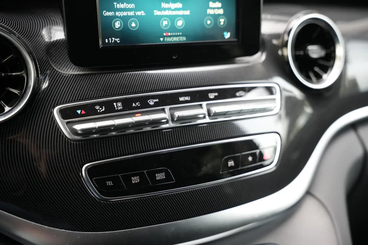 220d Lang DC Dubbele Cabine | BTW | Camera | CarPlay | Stoelverwarming | Cruise | Allseason