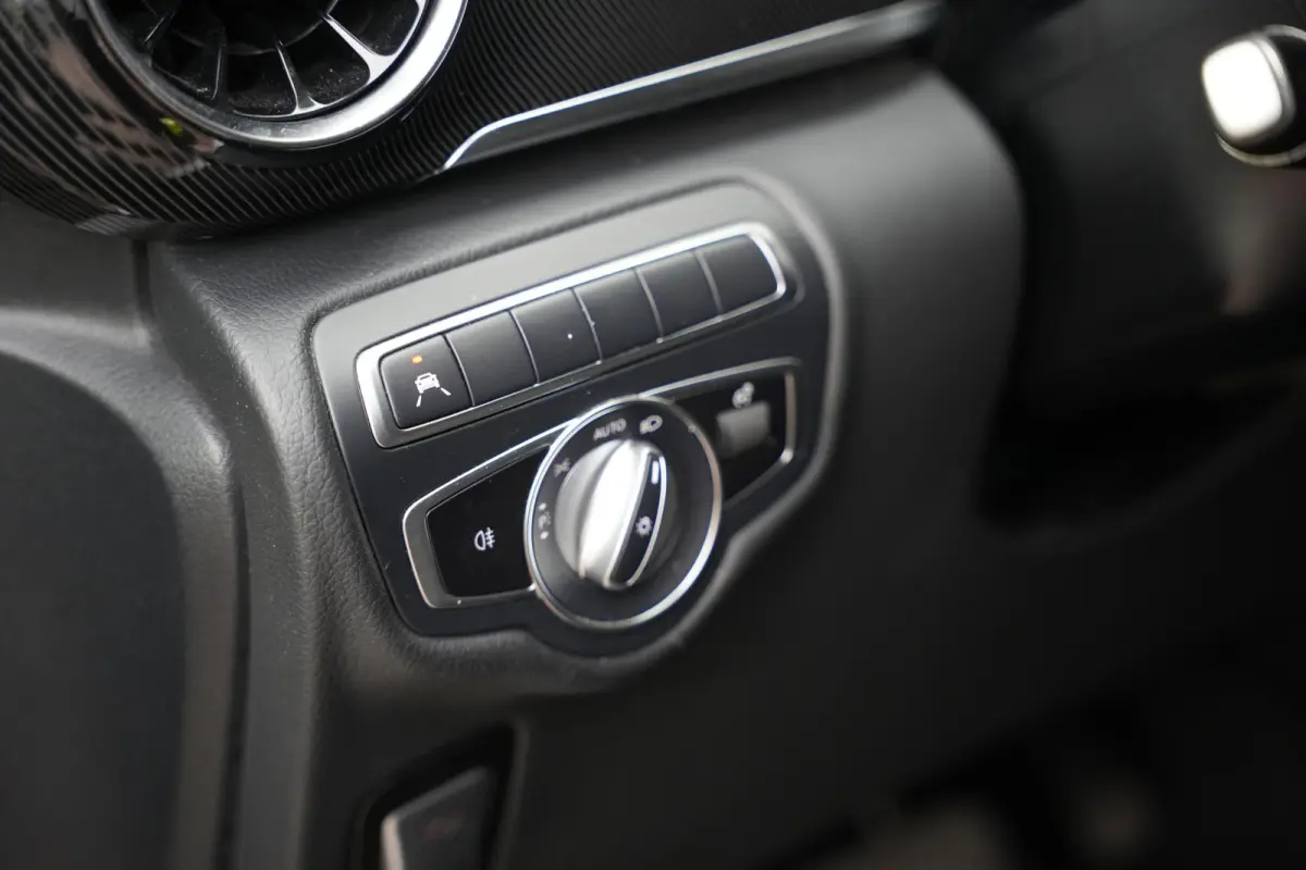220d Lang DC Dubbele Cabine | BTW | Camera | CarPlay | Stoelverwarming | Cruise | Allseason