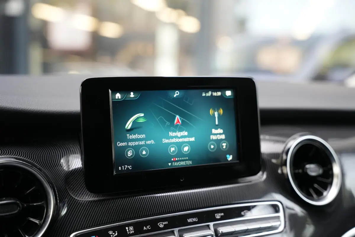 220d Lang DC Dubbele Cabine | BTW | Camera | CarPlay | Stoelverwarming | Cruise | Allseason