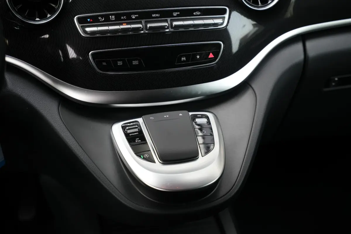 220d Lang DC Dubbele Cabine | BTW | Camera | CarPlay | Stoelverwarming | Cruise | Allseason