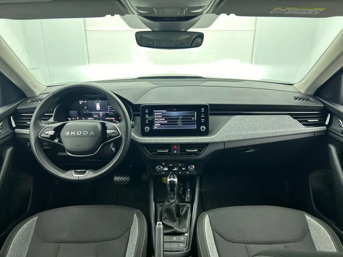 1.0 TSI Business Edition Automaat Navigatie Climate control Cruise control LED Keyless Start Achteruitrijcamera Parkeersensoren Apple Carplay/ Android Auto Radio