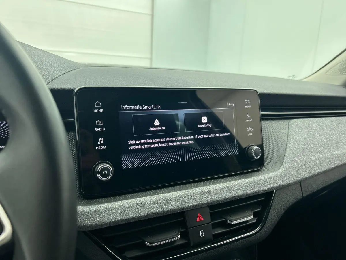 1.0 TSI Business Edition Automaat Navigatie Climate control Cruise control LED Keyless Start Achteruitrijcamera Parkeersensoren Apple Carplay/ Android Auto Radio