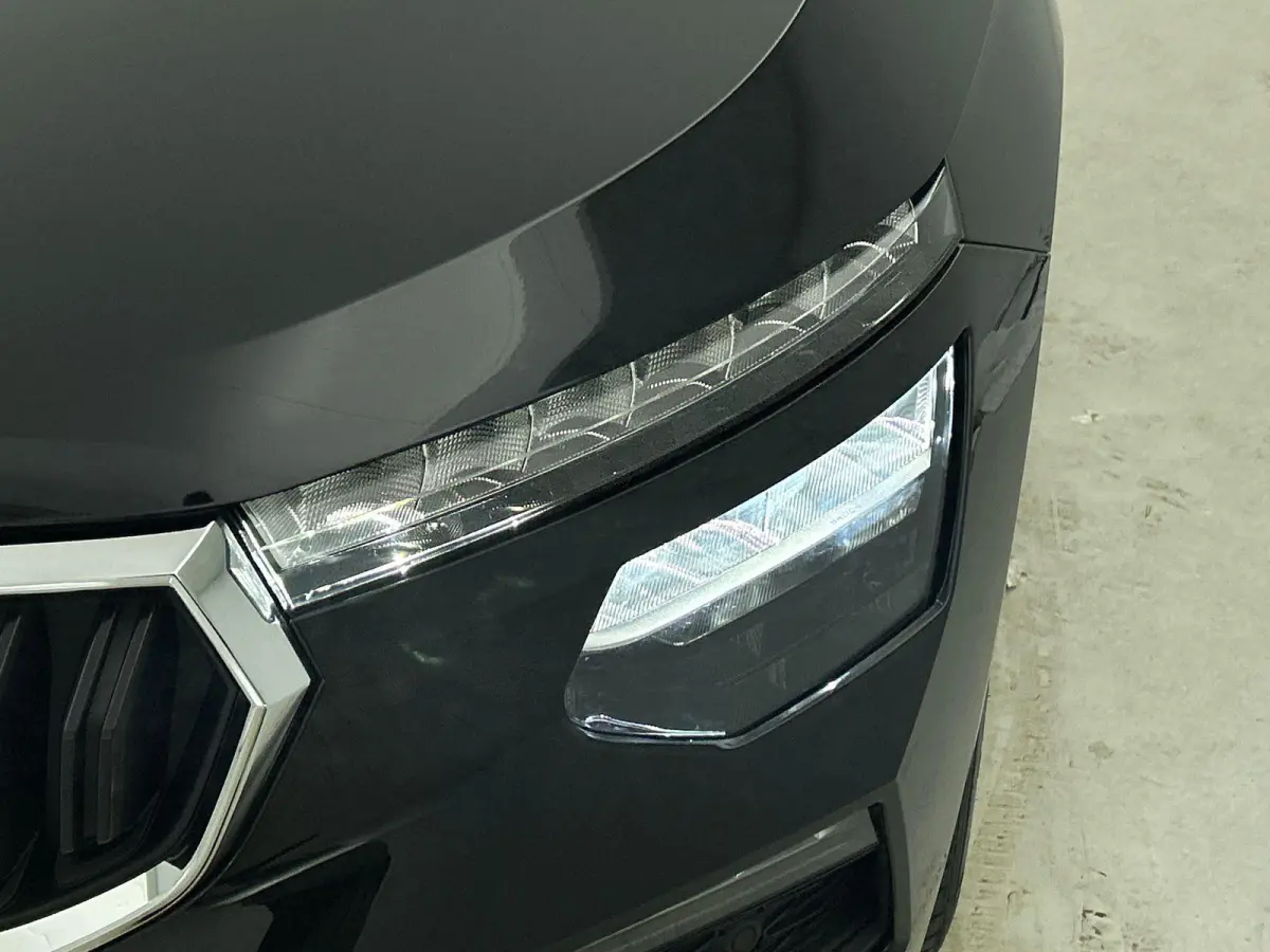 1.0 TSI Business Edition Automaat Navigatie Climate control Cruise control LED Keyless Start Achteruitrijcamera Parkeersensoren Apple Carplay/ Android Auto Radio
