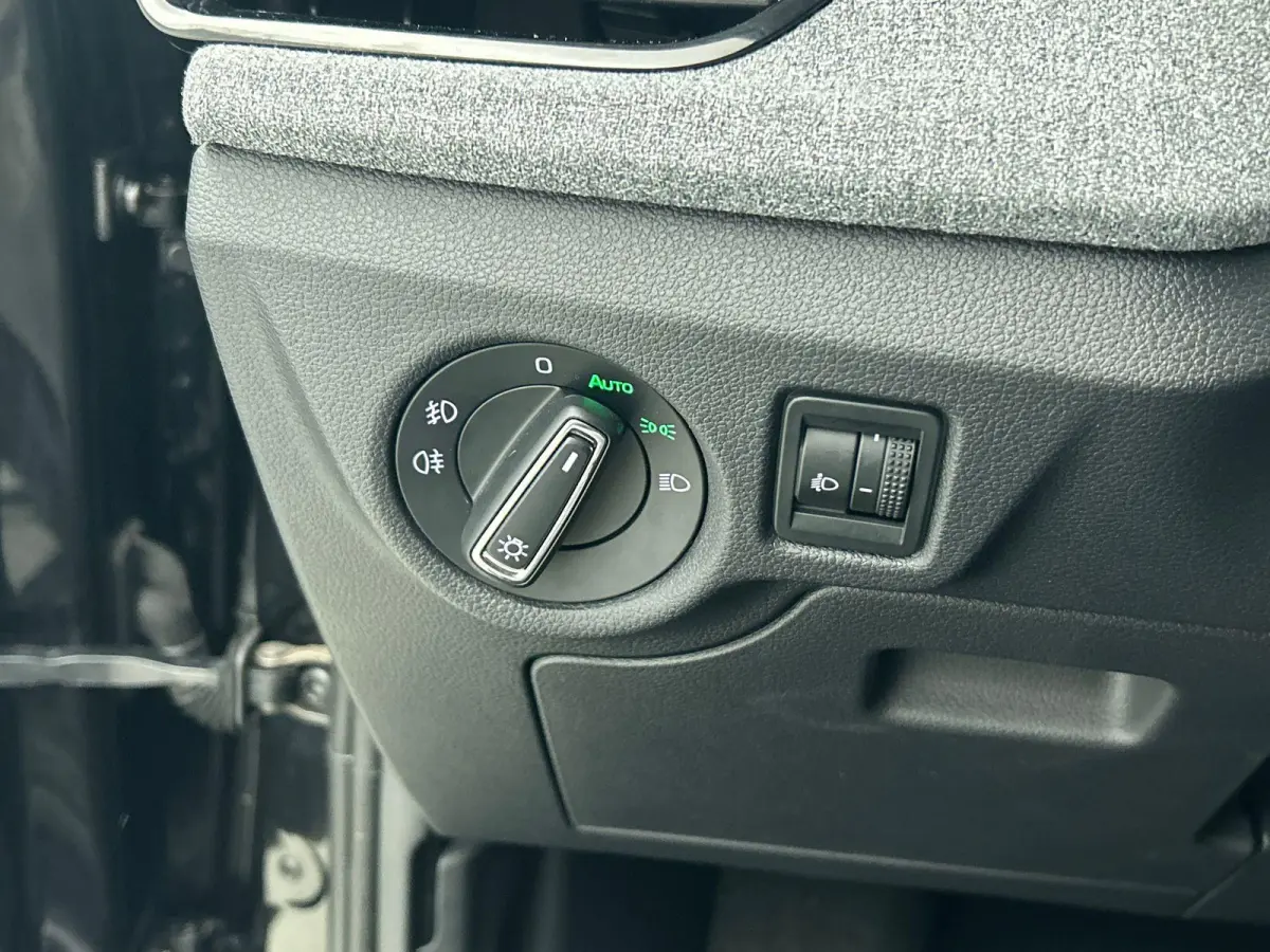1.0 TSI Business Edition Automaat Navigatie Climate control Cruise control LED Keyless Start Achteruitrijcamera Parkeersensoren Apple Carplay/ Android Auto Radio