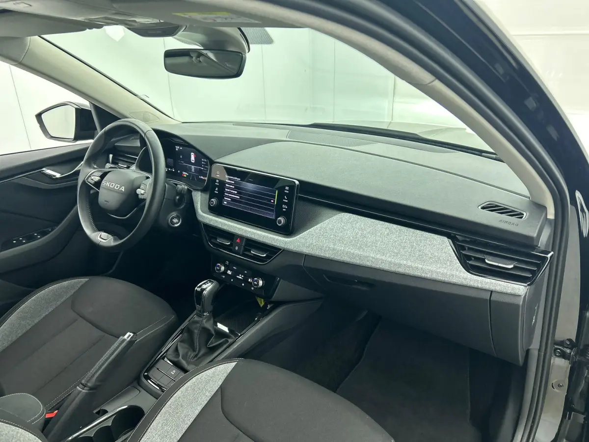 1.0 TSI Business Edition Automaat Navigatie Climate control Cruise control LED Keyless Start Achteruitrijcamera Parkeersensoren Apple Carplay/ Android Auto Radio