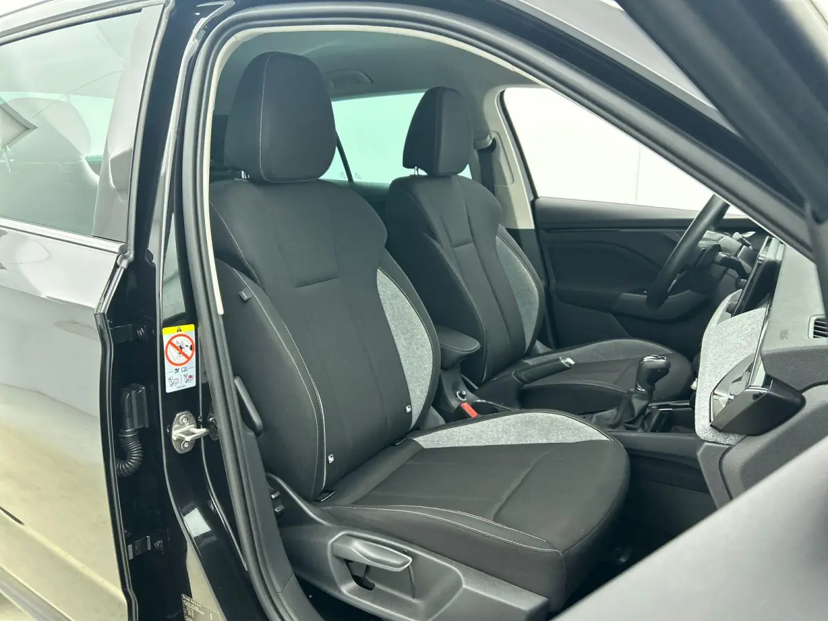 1.0 TSI Business Edition Automaat Navigatie Climate control Cruise control LED Keyless Start Achteruitrijcamera Parkeersensoren Apple Carplay/ Android Auto Radio