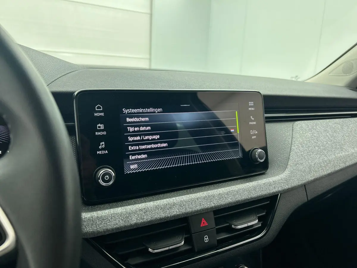 1.0 TSI Business Edition Automaat Navigatie Climate control Cruise control LED Keyless Start Achteruitrijcamera Parkeersensoren Apple Carplay/ Android Auto Radio