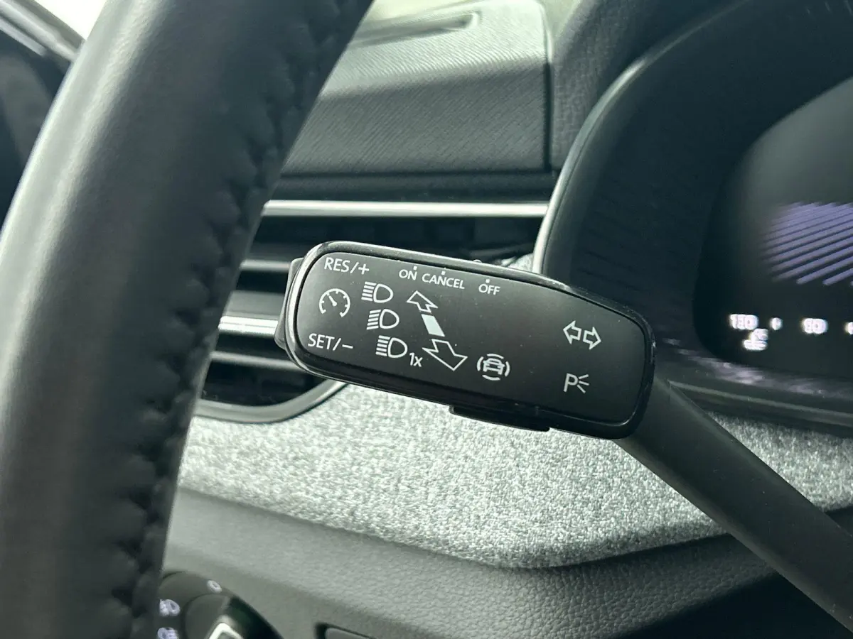 1.0 TSI Business Edition Automaat Navigatie Climate control Cruise control LED Keyless Start Achteruitrijcamera Parkeersensoren Apple Carplay/ Android Auto Radio