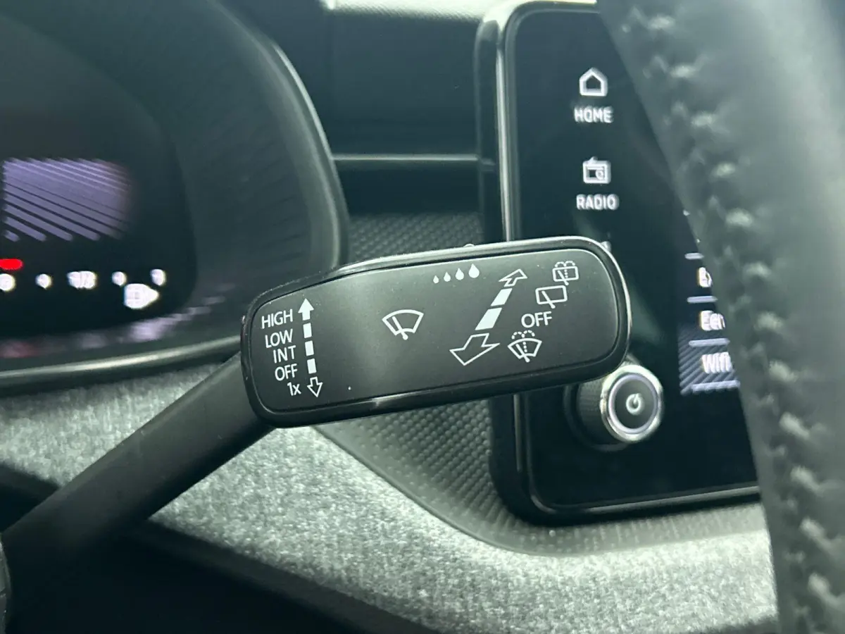 1.0 TSI Business Edition Automaat Navigatie Climate control Cruise control LED Keyless Start Achteruitrijcamera Parkeersensoren Apple Carplay/ Android Auto Radio