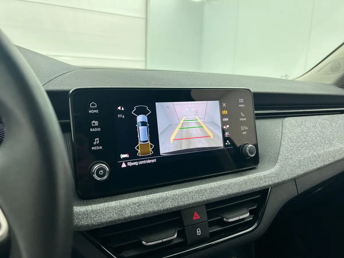 1.0 TSI Business Edition Automaat Navigatie Climate control Cruise control LED Keyless Start Achteruitrijcamera Parkeersensoren Apple Carplay/ Android Auto Radio